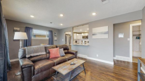 Remodeled upper unit with 2 king beds in Denver
